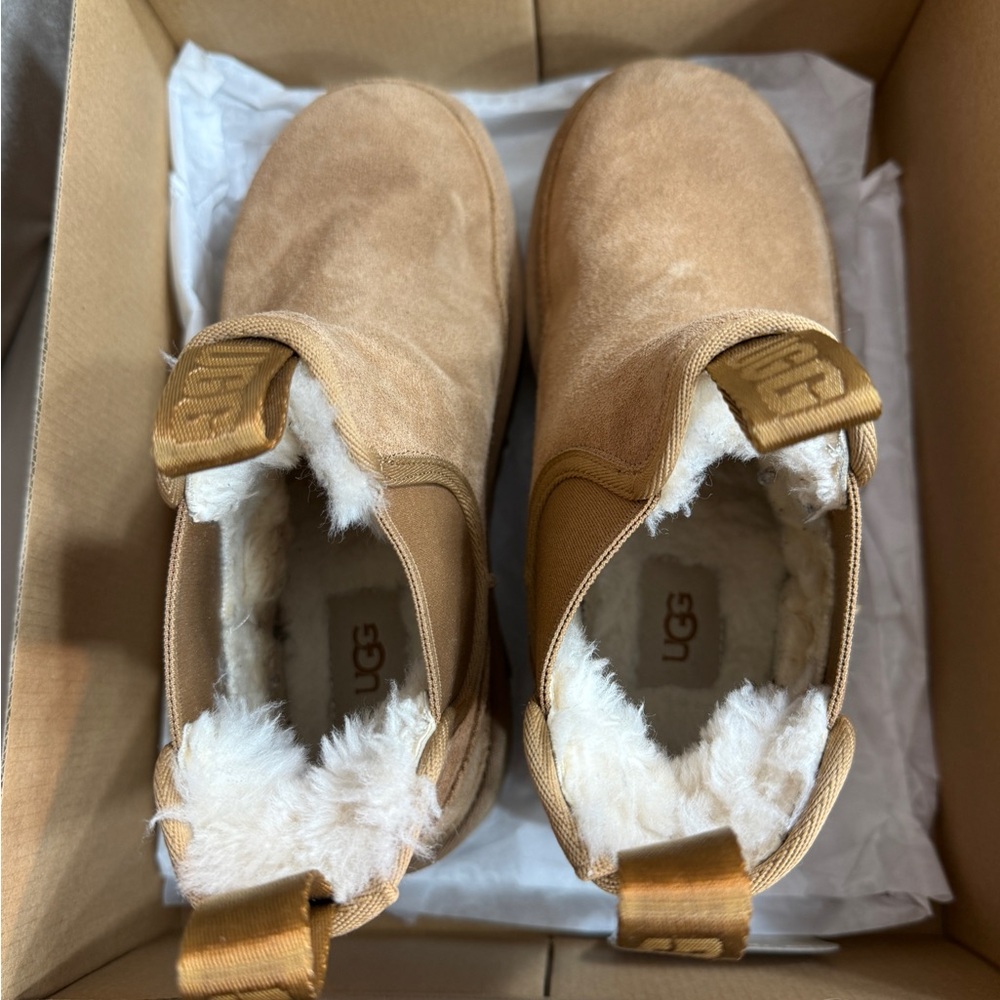 UGG Women’s Platform Chelsea Boots in Chestnut Tan - Picture 4 of 5